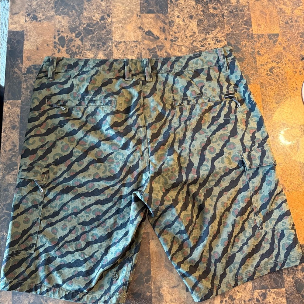 Volcom Hybrid Cargo Shorts - 36 - Camo - Picture 5 of 7